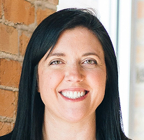 Sophie Hartwell, responsabile dell'assistenza clienti di un team di servizio, ritratto.
